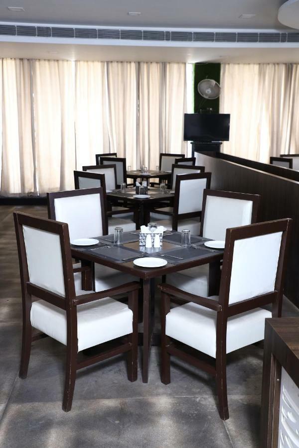 Diwan Hotel And Restaurant Surkhi Buitenkant foto