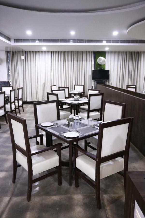 Diwan Hotel And Restaurant Surkhi Buitenkant foto