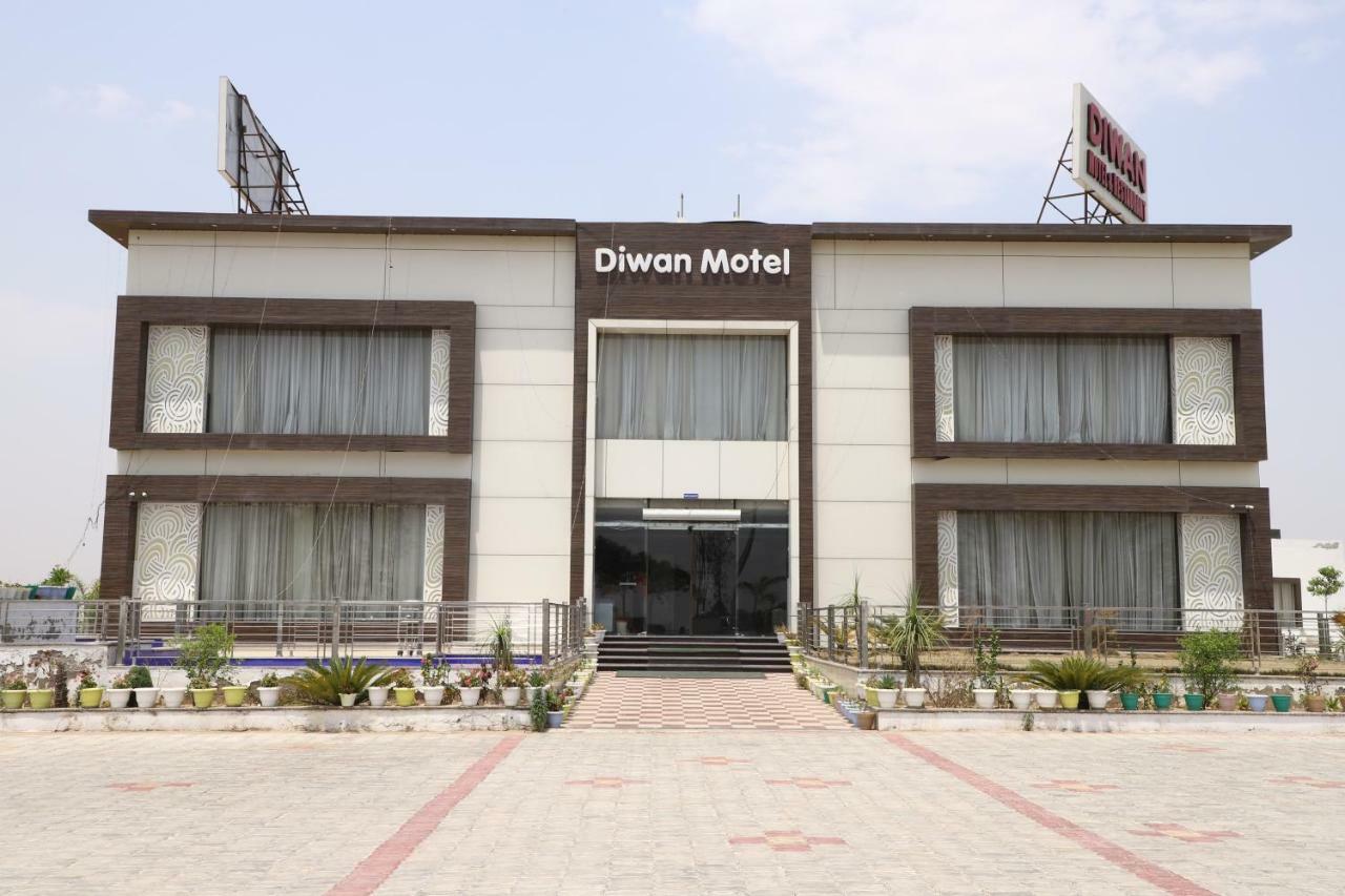 Diwan Hotel And Restaurant Surkhi Buitenkant foto
