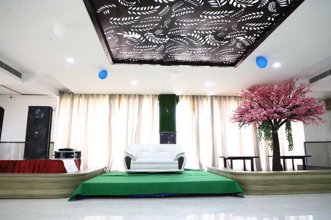 Diwan Hotel And Restaurant Surkhi Buitenkant foto